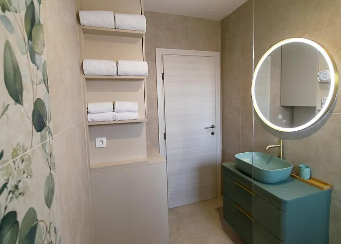 Adria شقة